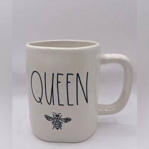 NEW Rae Dunn Queen Bee Mug 🐝
